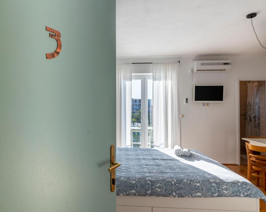 Charming Tale Apartments Modun19 Pirovac Quarto foto